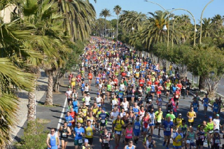 Mezza Maratonina dei Fiori, in migliaia di corsa sul lungomare: divieto di circolazione e sosta in tutta l’area